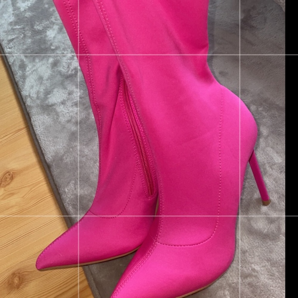 Brand new with stickers fashion nova hot pink booties